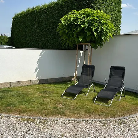 Nova Tyrsova Apartment *